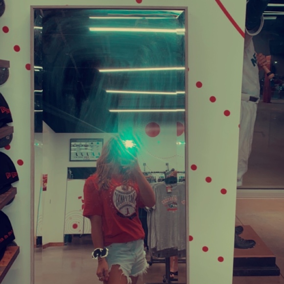 Profile Picture of Kaylee Neuschwander (@kayneusch) on Poshmark