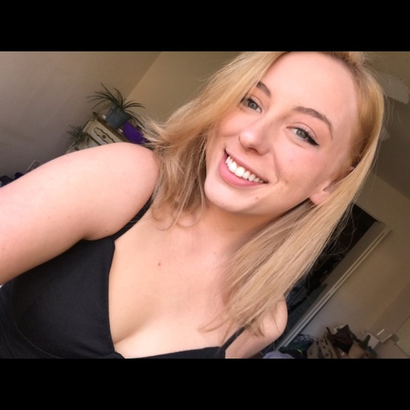 Profile Picture of Sasara Weidler (@saraweidler) on Poshmark