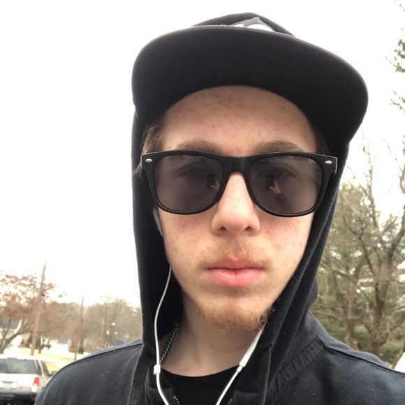 Profile Picture of Dean Papadakos (@deanpapadakos) on Poshmark