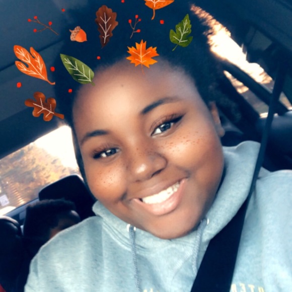 Profile Picture of Mackenzie Pearson (@elysssemp) on Poshmark