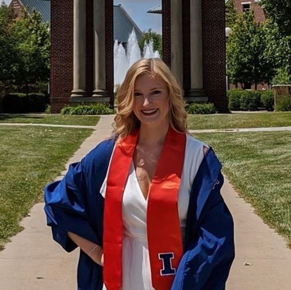 Profile Picture of Viktoria Loidl (@viktorialoidl) on Poshmark