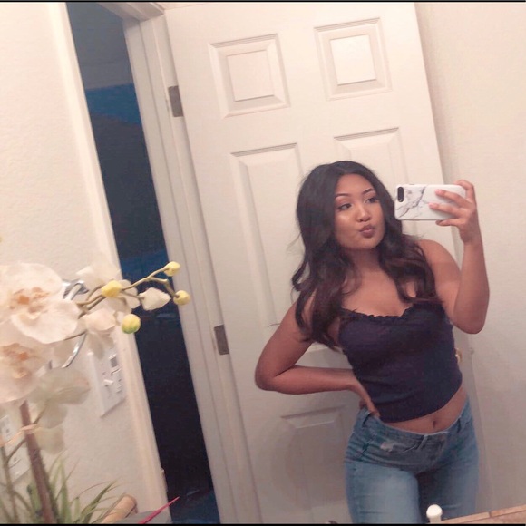 Profile Picture of Kaelee Saesee (@kaeleesaesee) on Poshmark