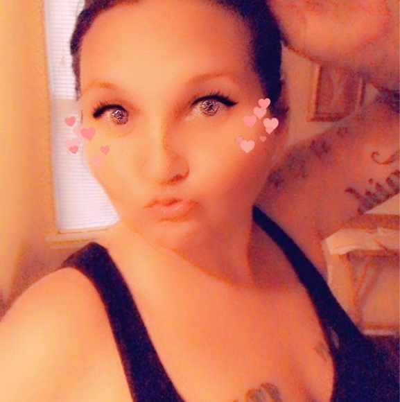 Profile Picture of Lois Weaver (@loisirene) on Poshmark