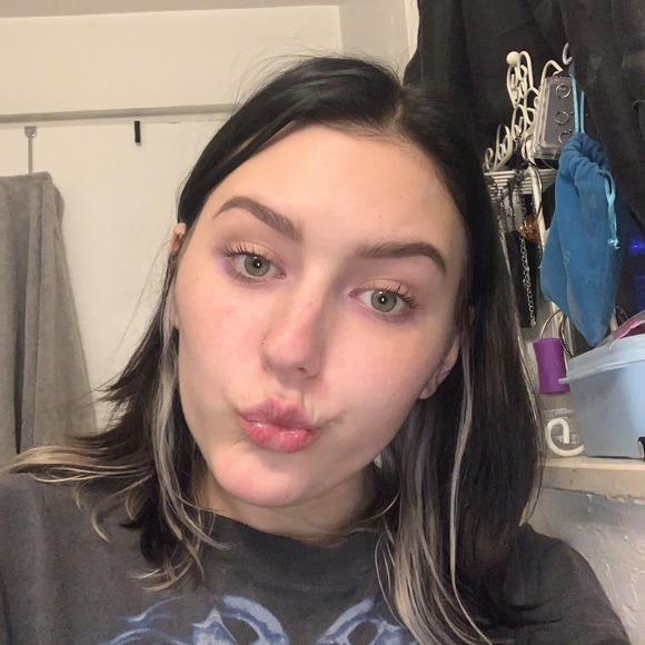 Profile Picture of Isabelle Hackemer (@ihackemer) on Poshmark