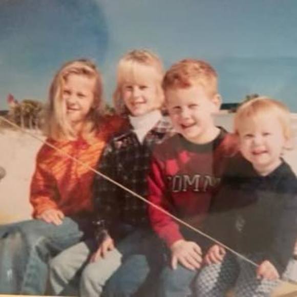 Profile Picture of Jorden Hinrichsen (@j_hinrichsen) on Poshmark