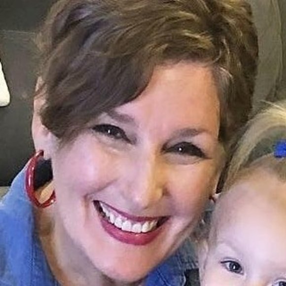 Profile Picture of Stacy Calhoun enderle (@leestacyincc) on Poshmark