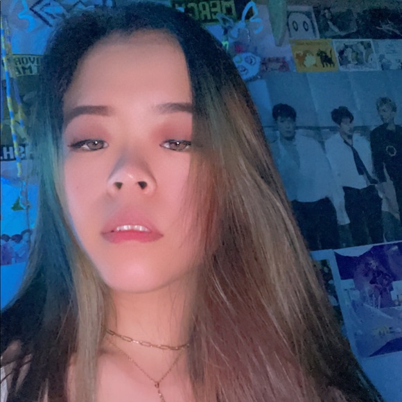 Profile Picture of Rosa Lin (@rorororosa) on Poshmark