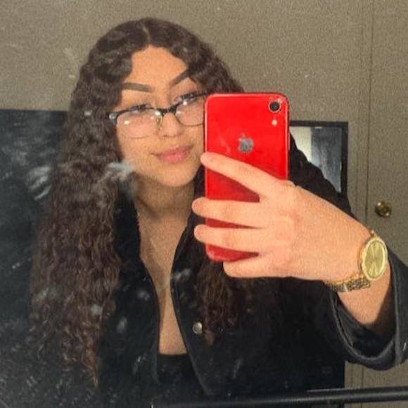 Profile Picture of Bianca Cerda (@biancacerda) on Poshmark