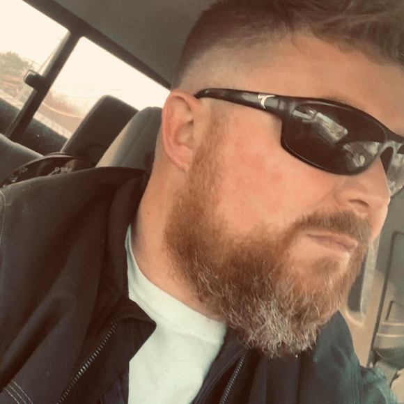 Profile Picture of Rob Melanson (@fishizle) on Poshmark