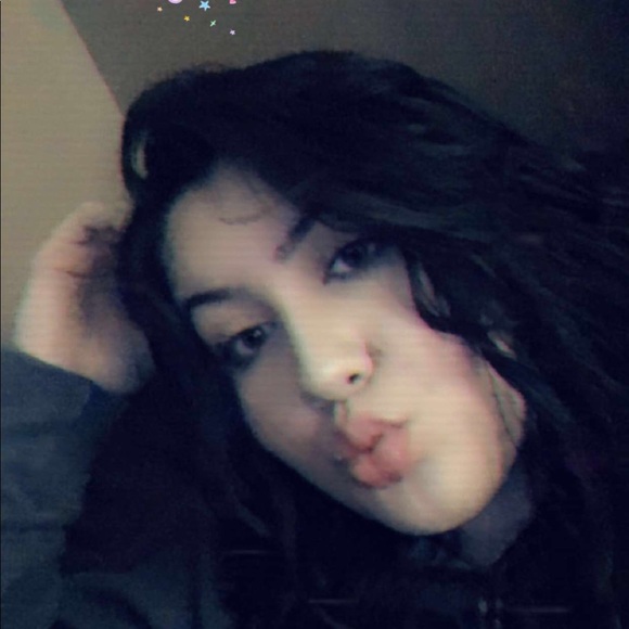 Profile Picture of Bianca Arias (@biancaa770) on Poshmark