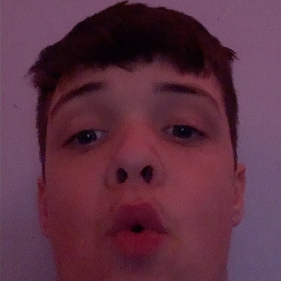 Profile Picture of Matthew Holbrook (@matthewholbr748) on Poshmark