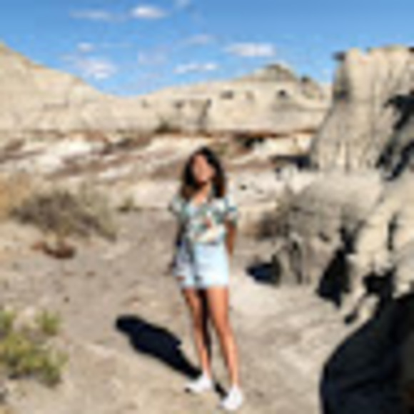 Profile Picture of Mavis Huang (@woshimier) on Poshmark