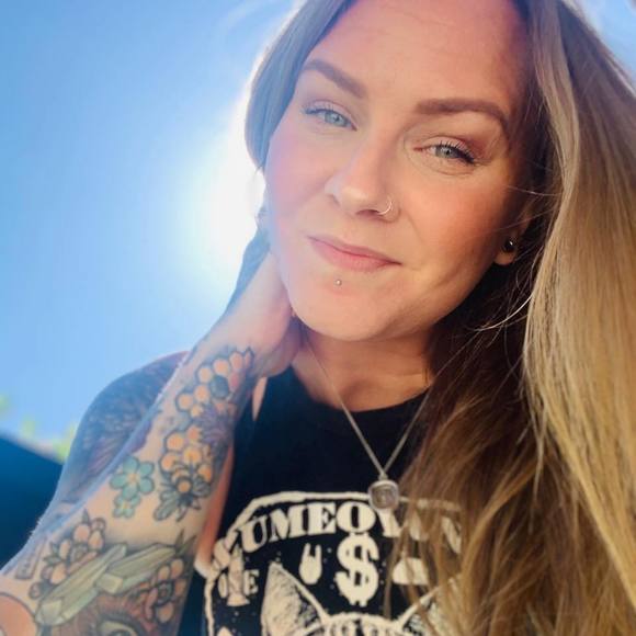 Profile Picture of Sasha Sheepwash (@sashasheepwash) on Poshmark