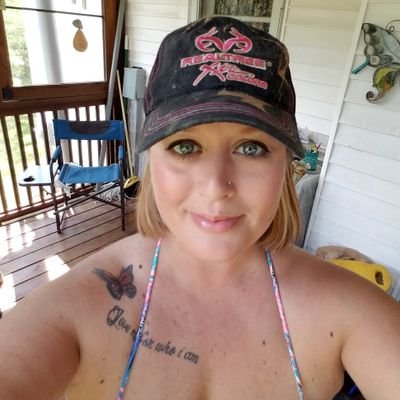 Profile Picture of Michele Whittaker (@shellynn1974) on Twitter