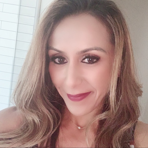 Profile Picture of Chrissy Hansen (@chrissy_hansen) on Poshmark