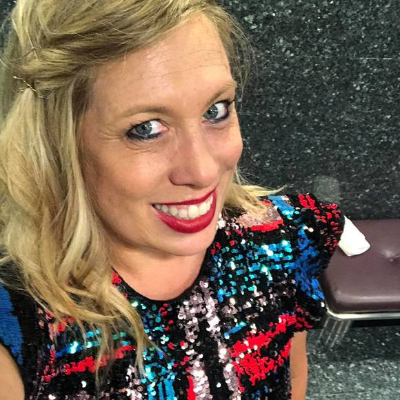 Profile Picture of Dawn Fenton (@dawnita10) on Poshmark