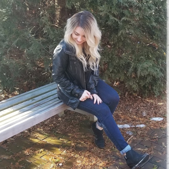 Profile Picture of Leisha Scisson (@leishascisson) on Poshmark