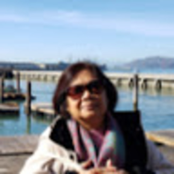 Profile Picture of Lorenda Aspuria (@lorendaaspuria) on Poshmark