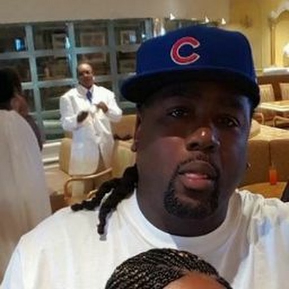 Profile Picture of James Daniels (@jamesdaniels706) on Poshmark