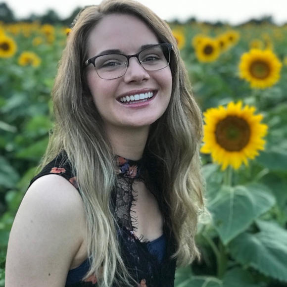 Profile Picture of Mikayla Carson (@mikayla619) on Poshmark