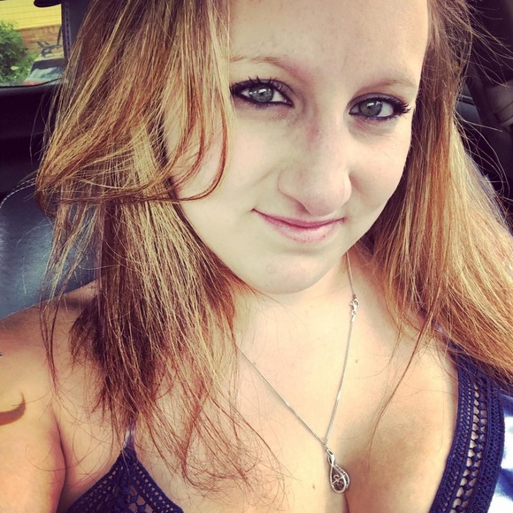Profile Picture of Kandace Blendowski (@k_blendowski) on Poshmark