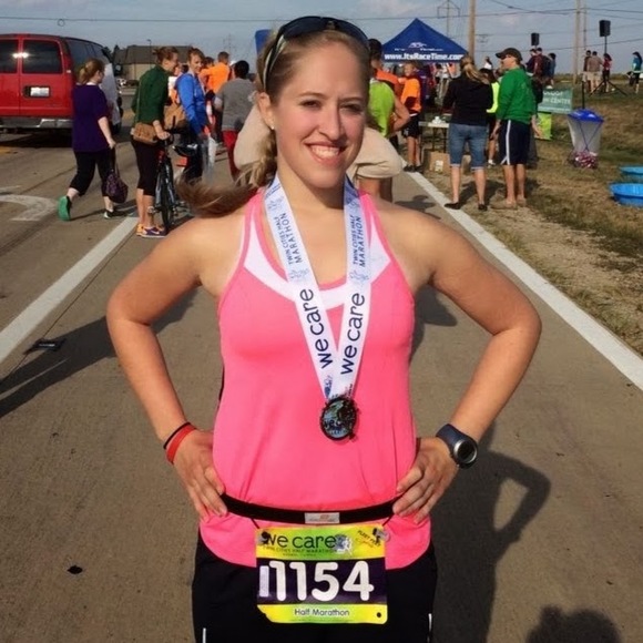 Profile Picture of Ashlyn Gathman (@ashlyngathman) on Poshmark