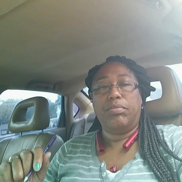 Profile Picture of Angela Branch (@aangiebebe) on Poshmark