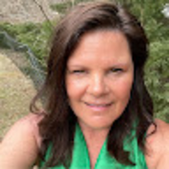 Profile Picture of Noell Stohler (@n_stohler) on Poshmark