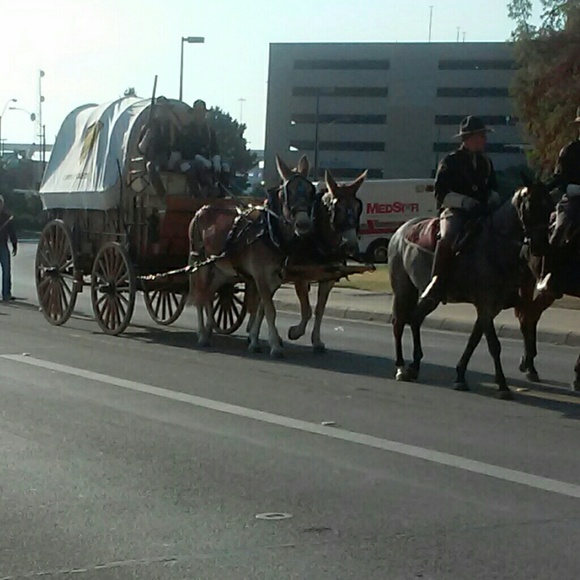 Profile Picture of Leona Mcclure (@leonaaaaaa) on Poshmark