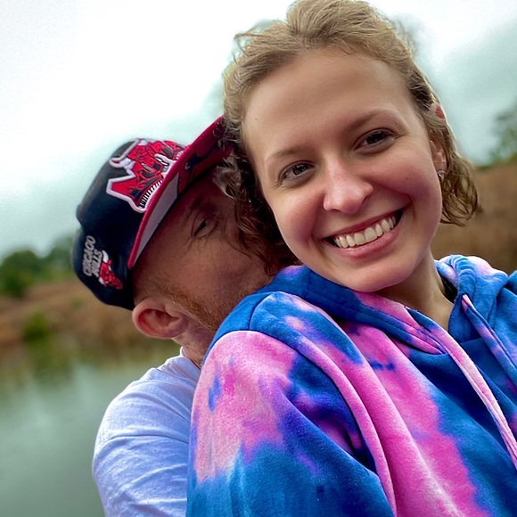 Profile Picture of Carlie Taylor (@carlielynn44) on Poshmark