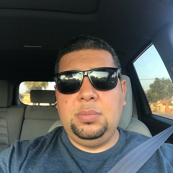 Profile Picture of Carlos Montellano (@carlosmontel852) on Poshmark