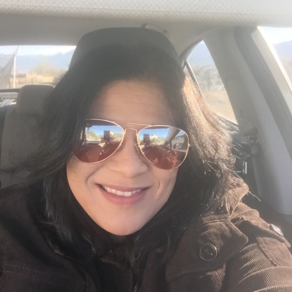 Profile Picture of Vickie Alvarez (@valvarez3129) on Poshmark