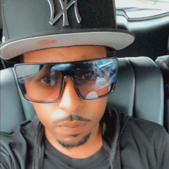 Profile Picture of Corey Whitfield (@briminfamous) on Poshmark