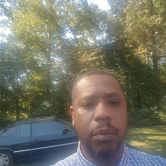 Profile Picture of Kevin Bowman (@kvnbowmam) on Poshmark