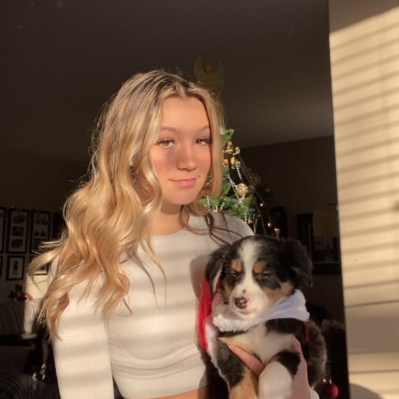 Profile Picture of Kaitlyn Ferrier (@kaitlynferrier) on Poshmark