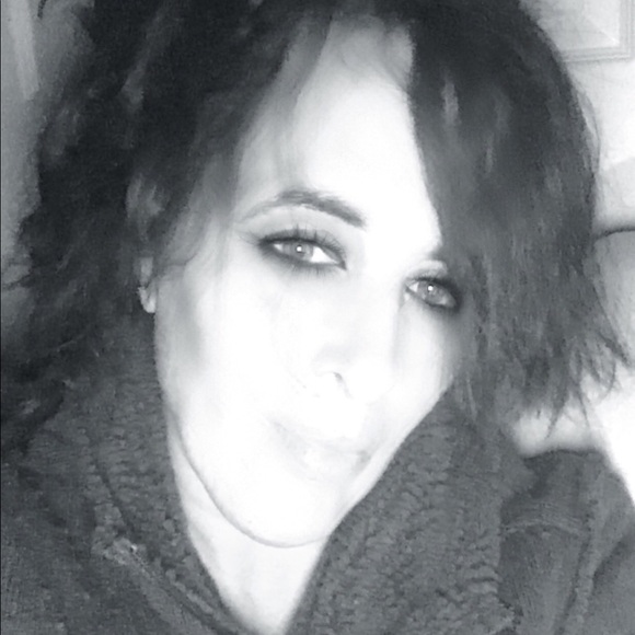 Profile Picture of Catherine Carson (@cckittycat) on Poshmark