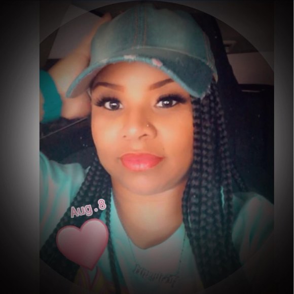 Profile Picture of Joyce Sole (@solejoyce83) on Poshmark