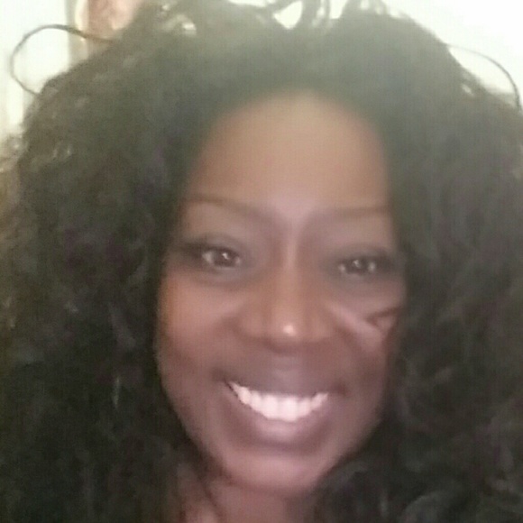 Profile Picture of Loreal lora Fowler (@divvaa54) on Poshmark