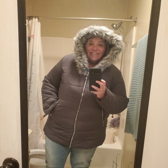 Profile Picture of Katherine Quinn (@quinn442) on Poshmark