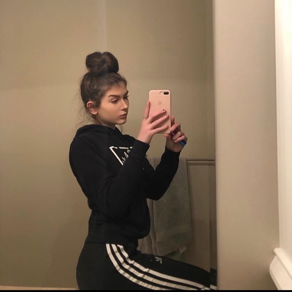 Profile Picture of Ruby Jardine (@rubyajardine03) on Poshmark