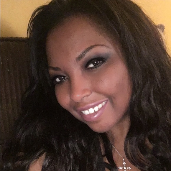 Profile Picture of Renee Bailey (@urgrlbailey) on Poshmark