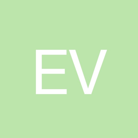 Profile Picture of Evangeline Vincent (@evangelvin) on Poshmark