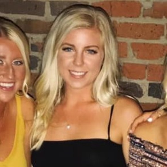 Profile Picture of Jamie Nunnelee (@_jamienunn) on Poshmark