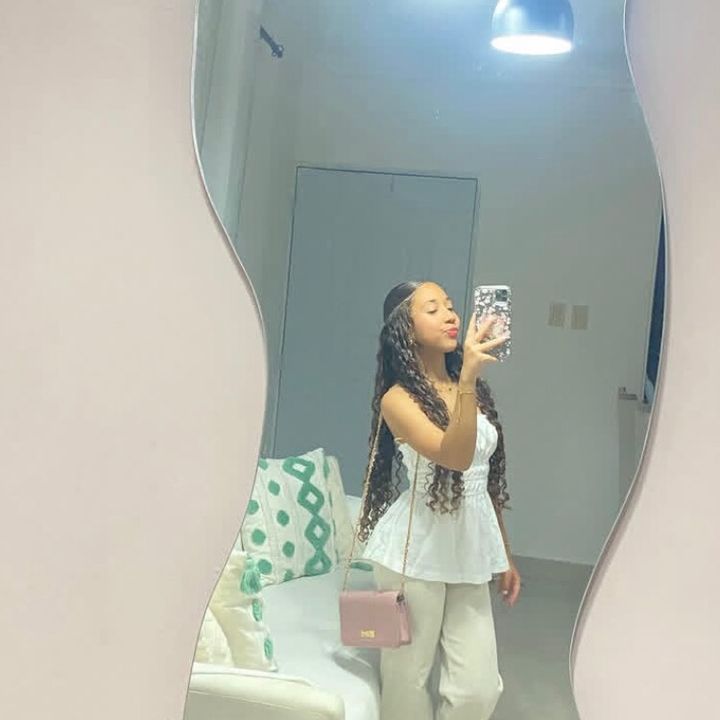Profile Picture of laura_vall (@laura_vall) on Tiktok