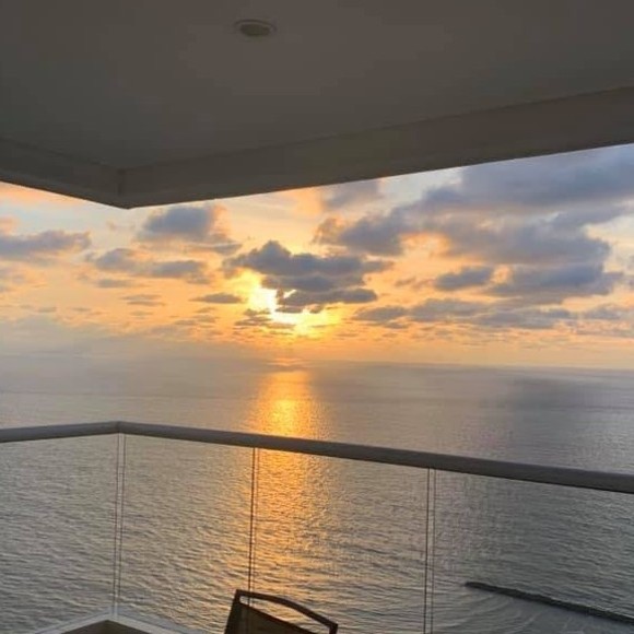 Profile Picture of David Acero (@david8025) on Poshmark