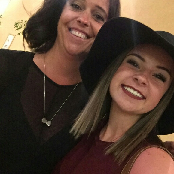 Mollie Heston - Poshmark Profile Picture of Mollie Heston (@mollie23238) on Poshmark