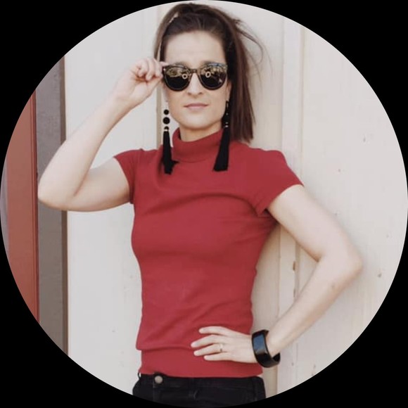 Profile Picture of Adrienne Bulinski (@a_bulinski) on Poshmark