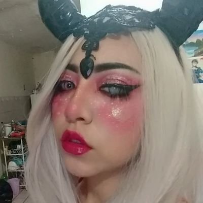 Profile Picture of Sande (@SandySim2) on Twitter