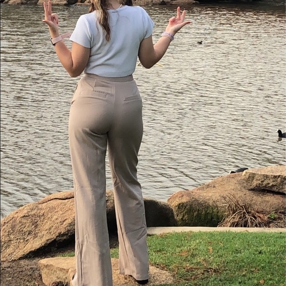 Profile Picture of Jasmine Deelen (@jasminedeelen) on Poshmark