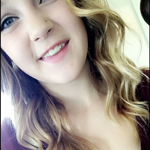 Profile Picture of Kaitlyn Loberg (@kaitlyyyn_13) on Poshmark